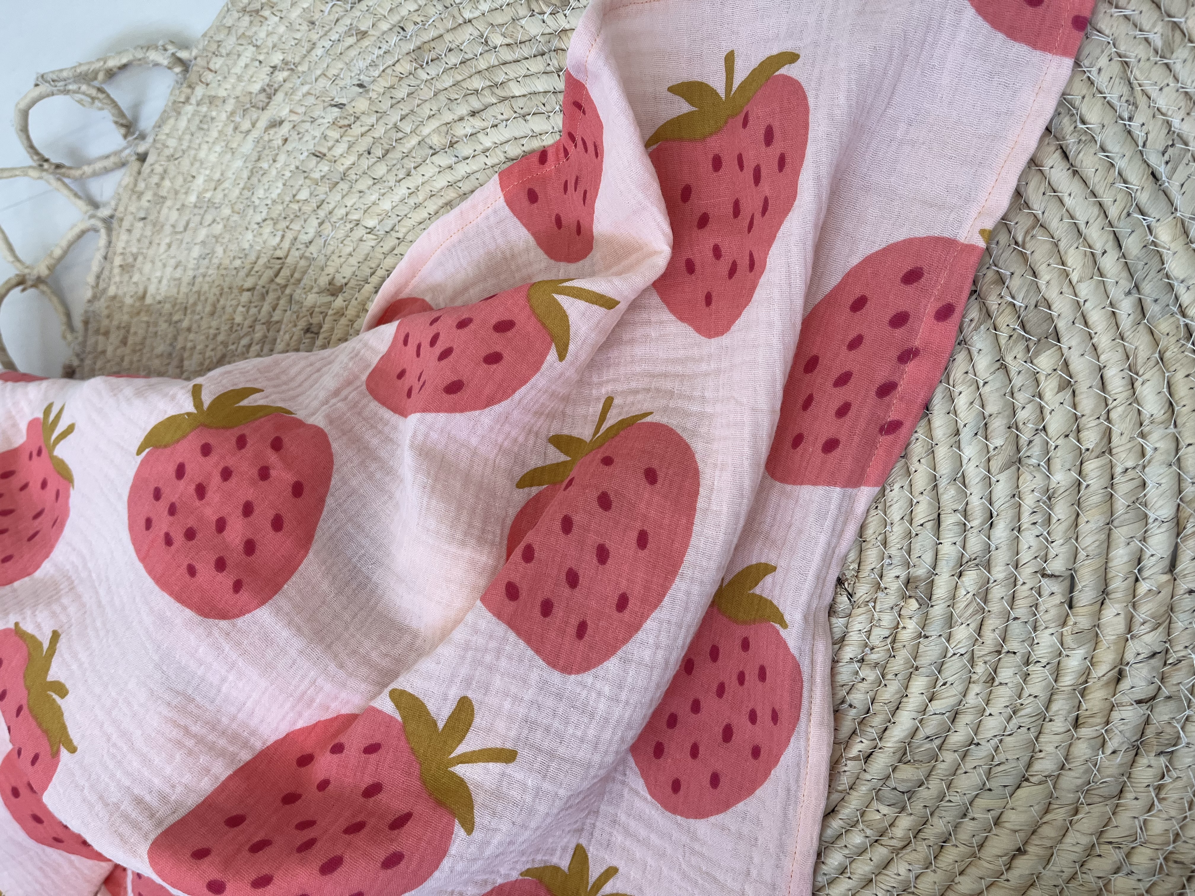 Beach swaddle | STRAWBERRY