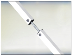 CAIS DIAGON 80 is een verstelbare trekstang / spanschroef (Adjustable Tension Bar), specifiek ontworpen voor grotere en zwaardere vrijdragende schuifpoorten