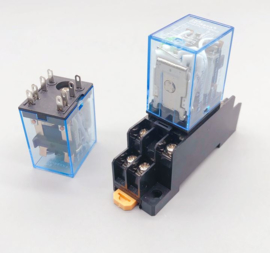 Tijdrelais en 24v ac relais,  noodzakelijk om uw slot of electromagneet op de uitgang van de zwaailamp aan te sluiten.