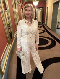 Caroline Biss, pak met kant, top
