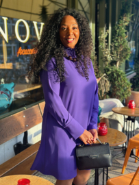 Sem per lei, paarse jurk