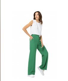 Caroline Biss, groen pak,pantalon