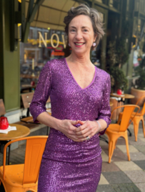 Ana alcazar, Paars pailletten jurkje