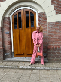 Beaumont, roze pak, kort jasje