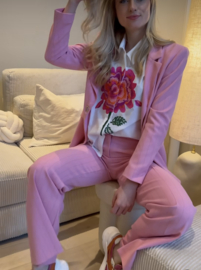 Caroline Biss, roze streep pantalon