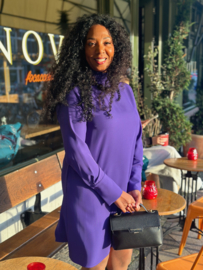 Sem per lei, paarse jurk