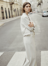 Beaumont, licht pak met krijtstreep, kort colbert