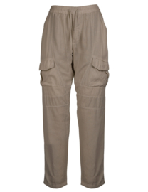 Yui Broek Mud