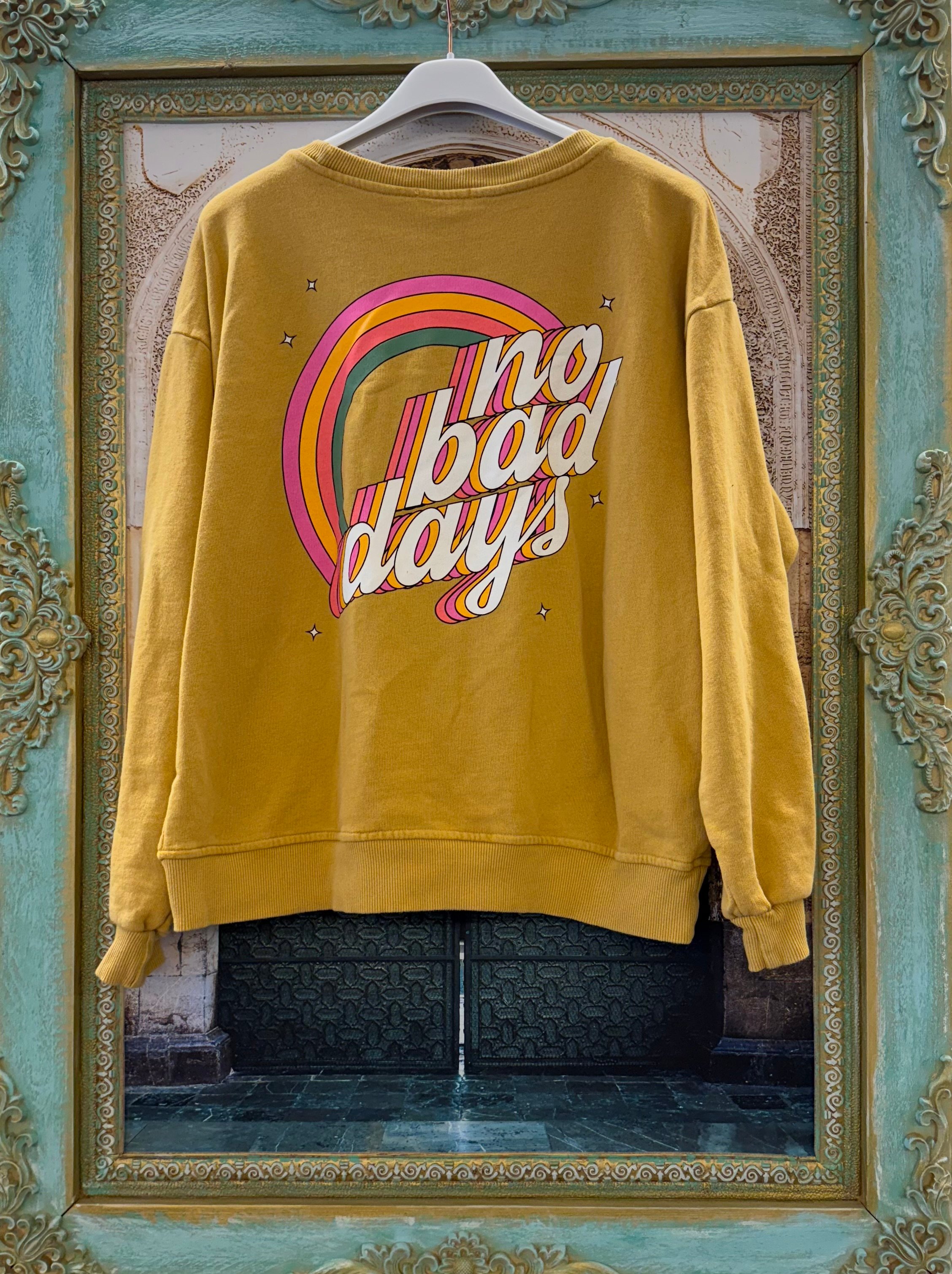 Trui No Bad Days Oker Geel