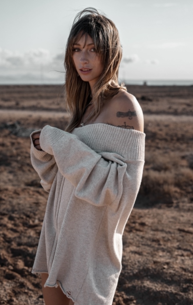 Lola Off Shoulder Sweater Licht Beige