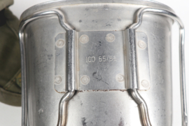 Gourde de l'armée néerlandaise, avec tasse, années 1950.