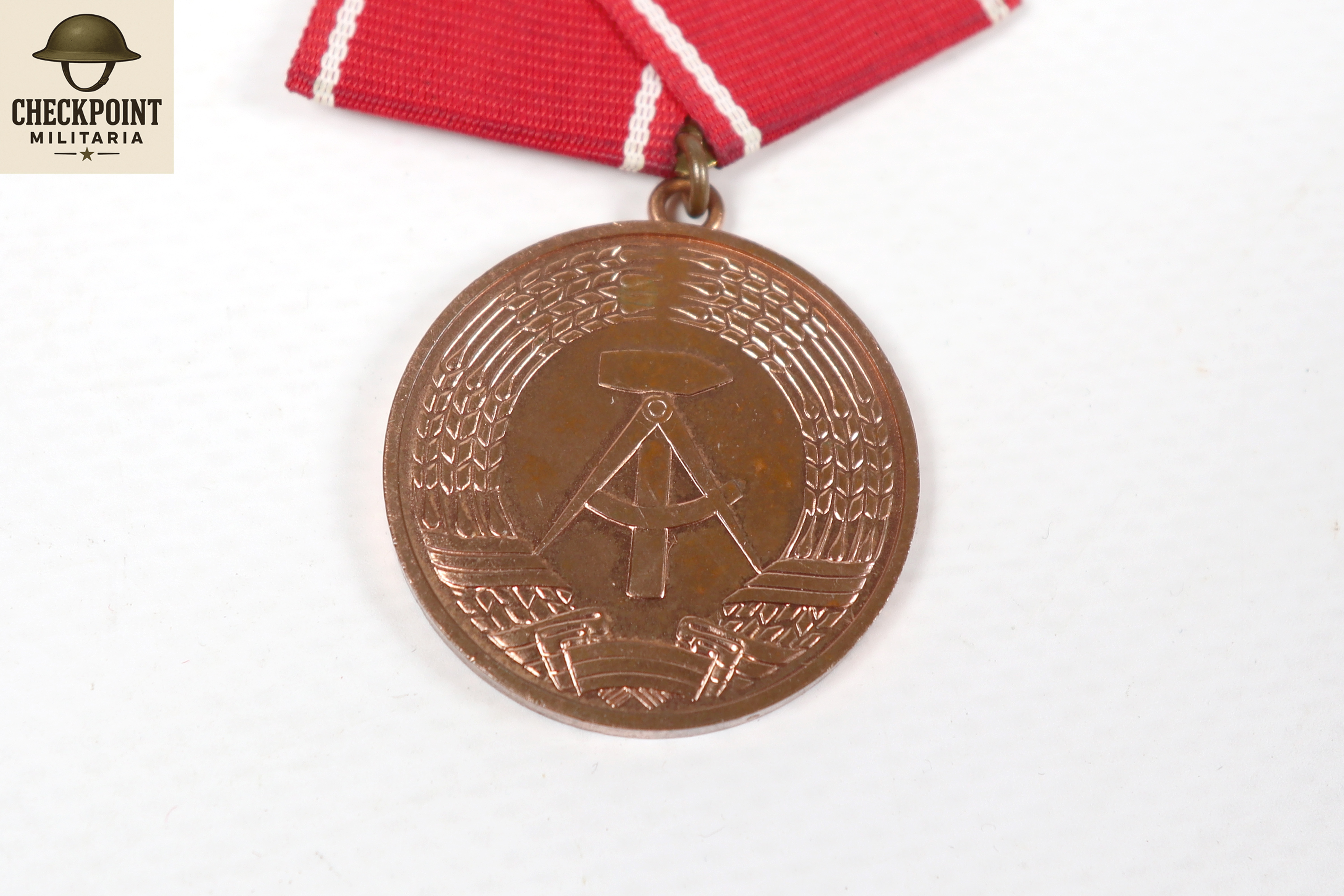 Médaille pour d'excellentes réalisations dans les groupes combattants de la classe ouvrière