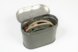Lunettes anti-poussière britanniques de la Seconde Guerre mondiale dans une boîte en métal