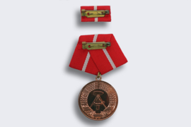 Médaille de la RDA pour services loyaux dans les groupes de combat - bronze.
