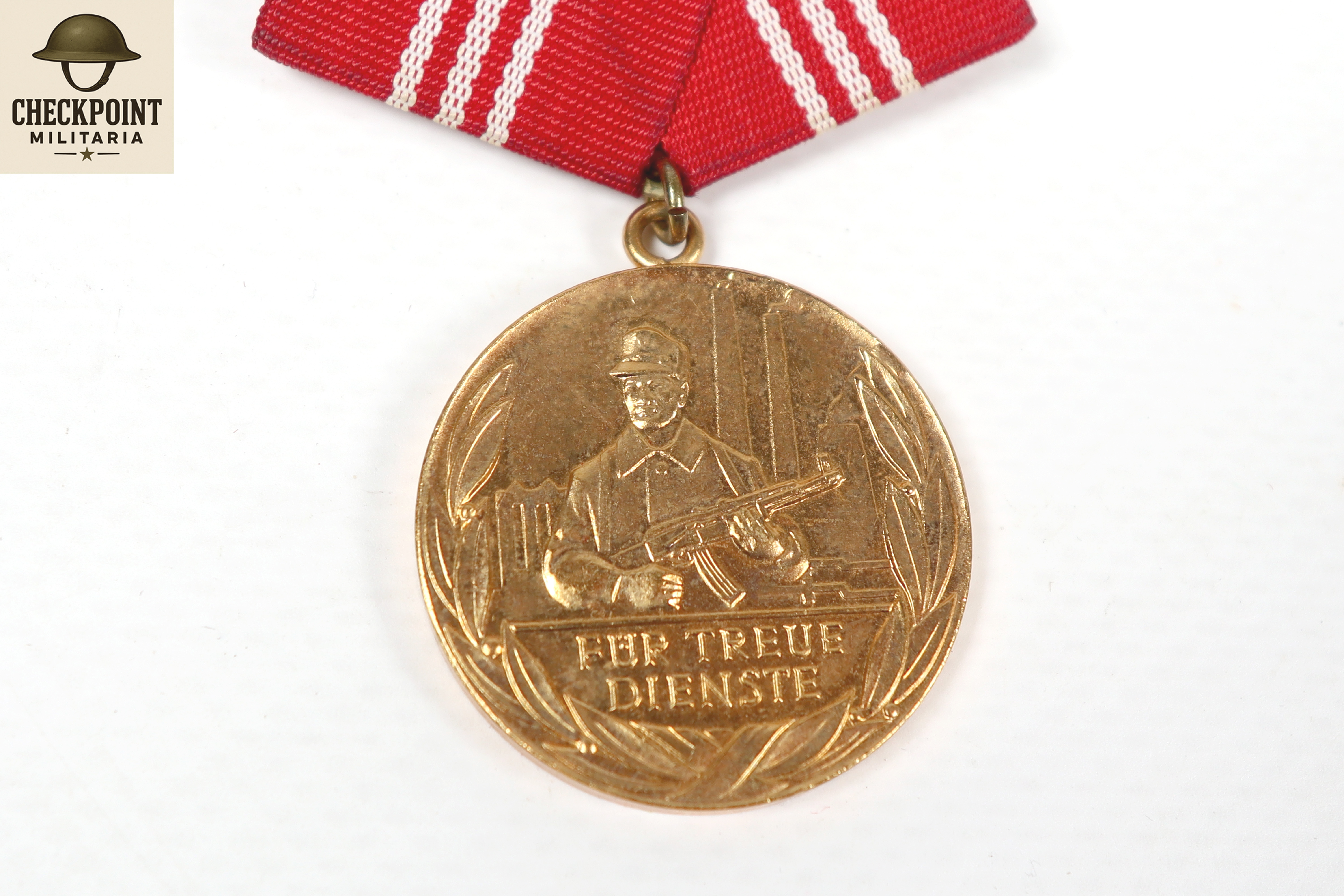 Médaille de la RDA pour services loyaux dans les groupes de combat - or