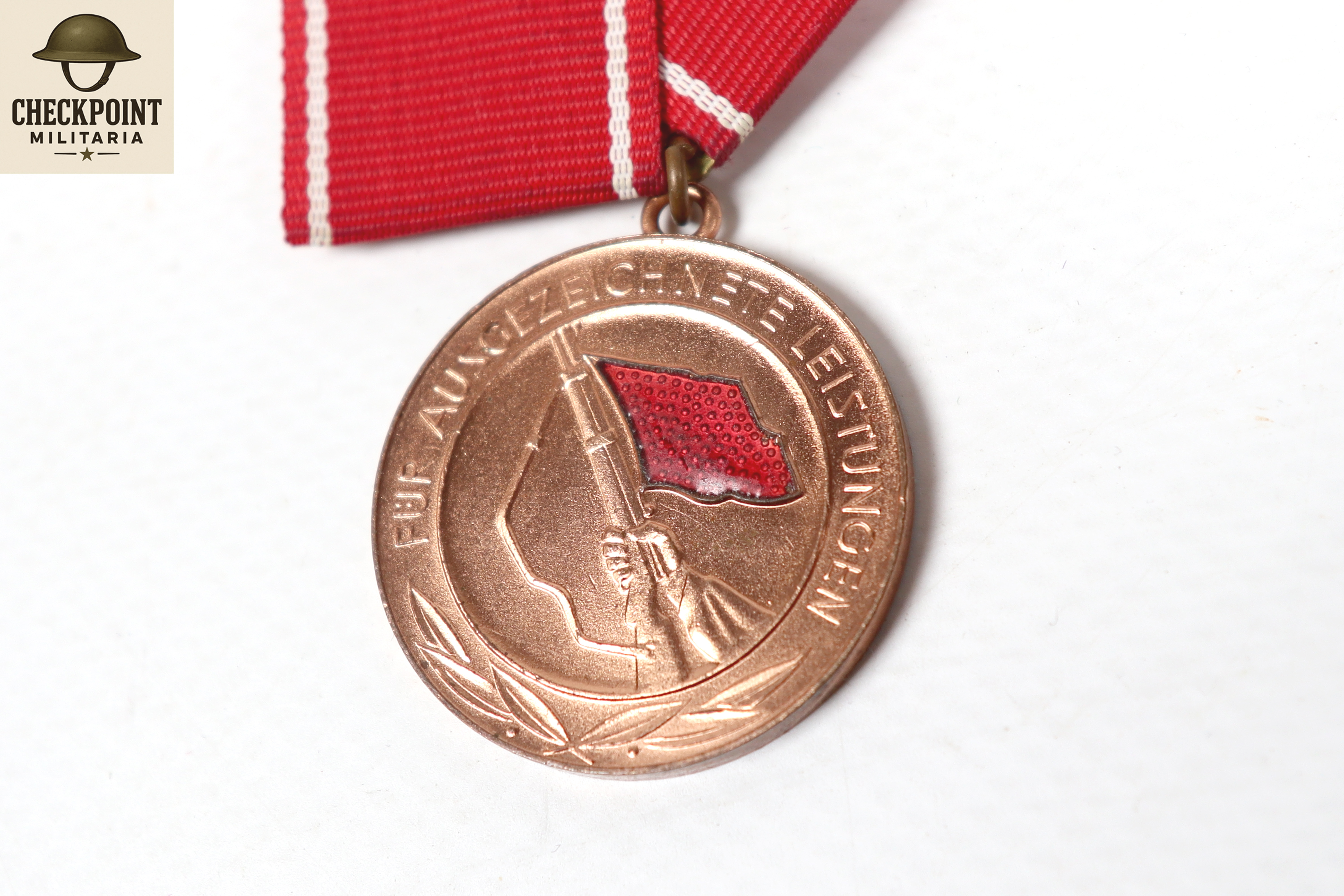Médaille pour d'excellentes réalisations dans les groupes combattants de la classe ouvrière
