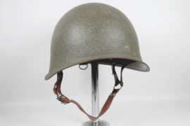 Casque suisse M.71-79 avec fixation pour sac à dos.