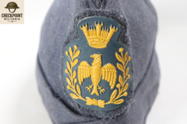 Italiaanse  Kwartiermuts met Turreted Crown