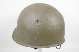 Casque suisse M.71-79 avec fixation pour sac à dos.