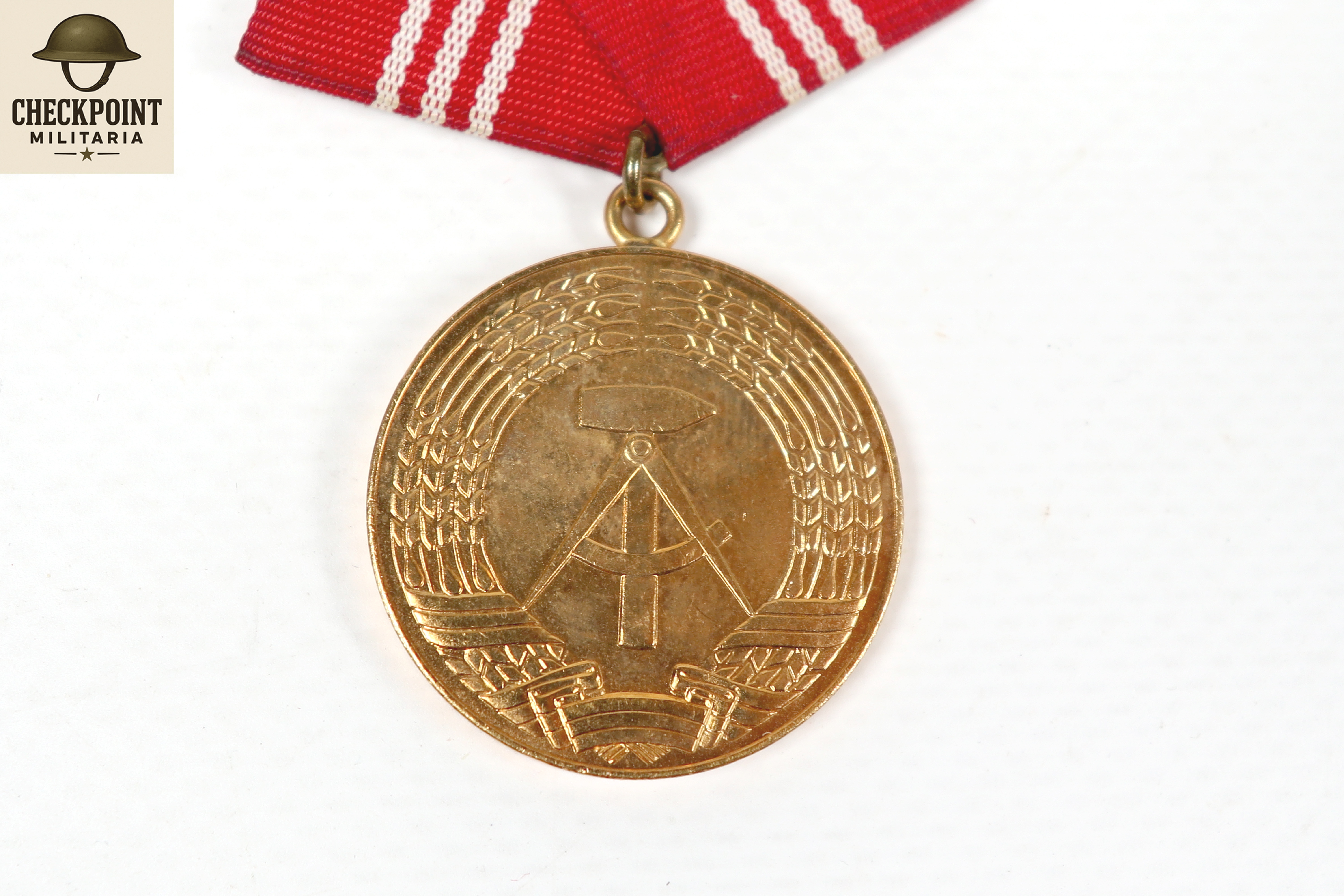 Médaille de la RDA pour services loyaux dans les groupes de combat - or