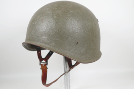 Casque suisse M.71-79 avec fixation pour sac à dos.