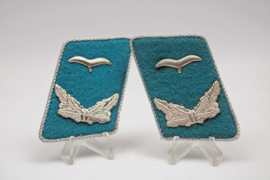 DDR  Languettes de collier d'officier junior de l'armée de l'air.