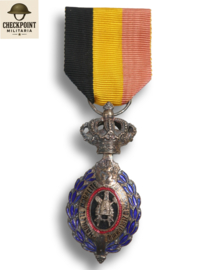 Décorations d'honneur belges de 2e classe françaises et néerlandaises