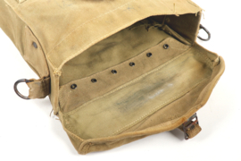 Sac médical de combat américain de la Seconde Guerre mondiale