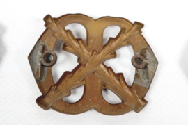 6 anciens emblèmes de béret hollandais œillets défectueux.