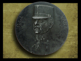 Austria-Hungarian soldier- Freiherr Arz von Straußenburg Medal