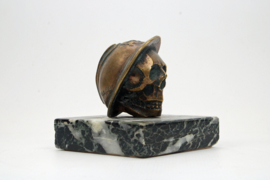 Ornement de bureau en forme de casque belge en bronze