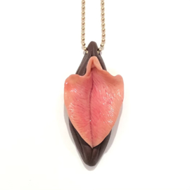 Pussy Pendant Brown