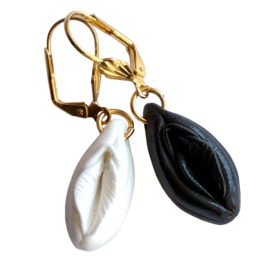 Pussy Earrings Two Colors