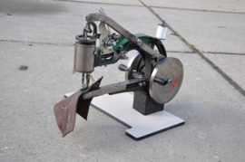 Leather sewing machine for left and right hand use