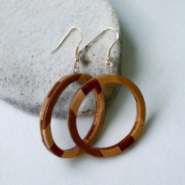 HOUTEN OORBELLEN ROND GROOT ZILVER