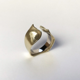 Ruffle ring