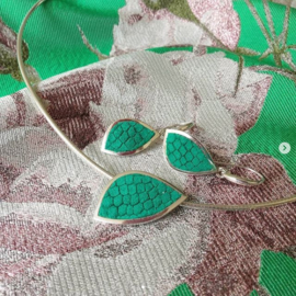 Zilveren sieradenset van hanger aan collier met bijpassende oorhangers