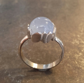 Witgouden ring met chalcedoon