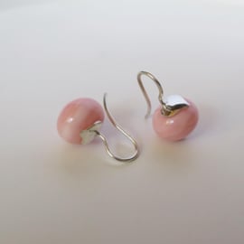 Roze opaal oorhangers met zilveren hart