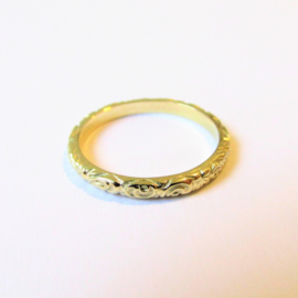 Gouden ring Paisley met bewerkte band