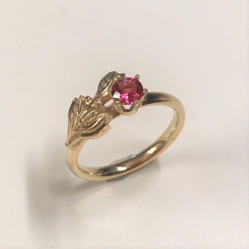 Gouden ring met roze toermalijn