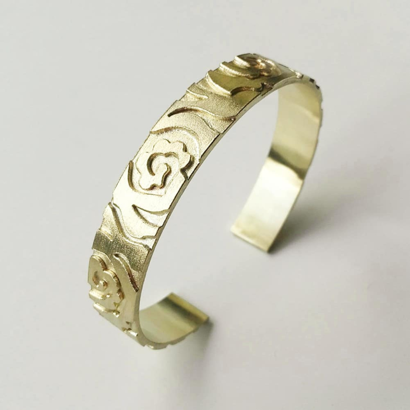 Gouden armband met rozenpatroon