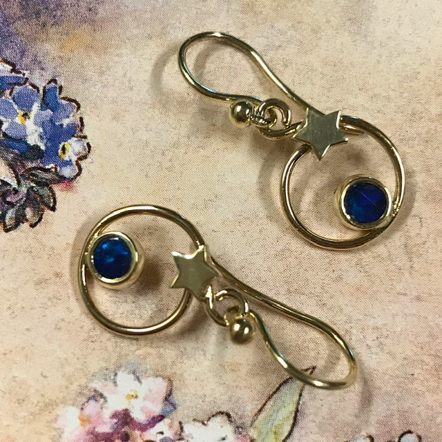Gouden oorhangers met opalen en gouden sterren (unieke set)
