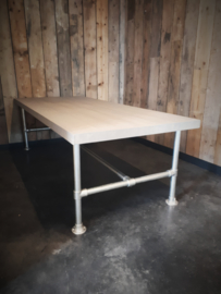 Steigerbuis tafel met greywash tafelblad 220cm lang