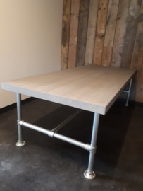 Steigerbuis tafel met greywash tafelblad 220cm lang