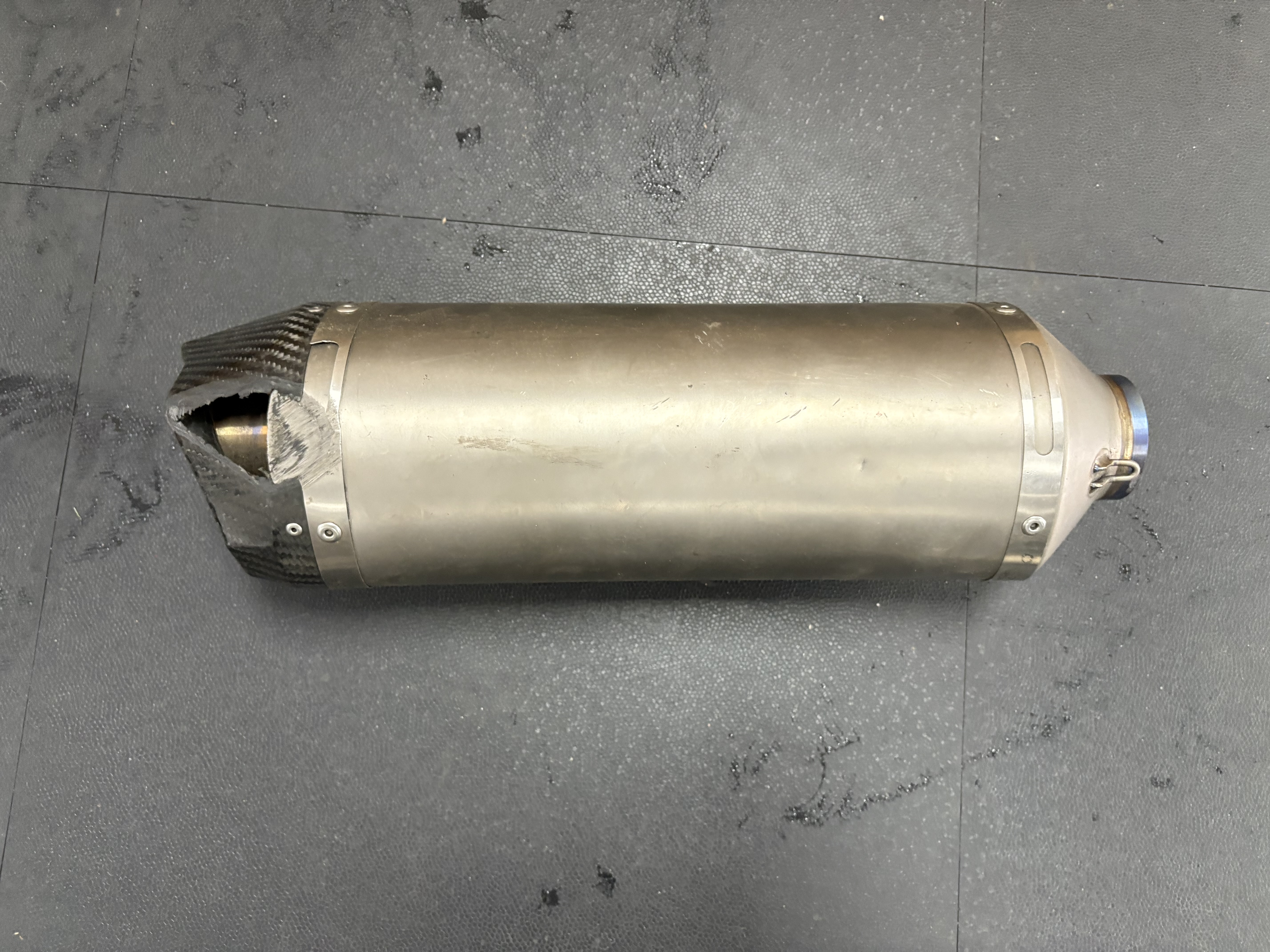 Orginele Uitlaat Yamaha YZF R6 2010-2016 (beschadigd)