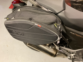 GIVI Zijtassen met beugels / motor tassen / bagage systeem