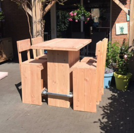 Bartafel met  4 krukken van Douglas hout