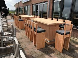 Douglas houten Bartafel met Krukken Biggy