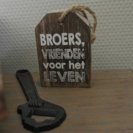 Houten label || Broers, vrienden voor het leven